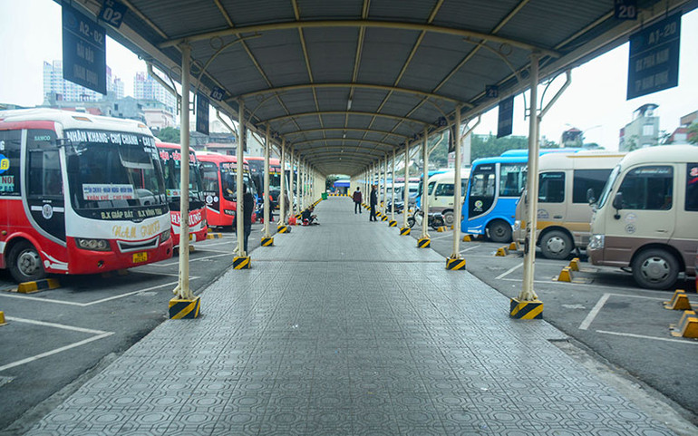 Ðìu hiu xe khách dịp cuối năm -0