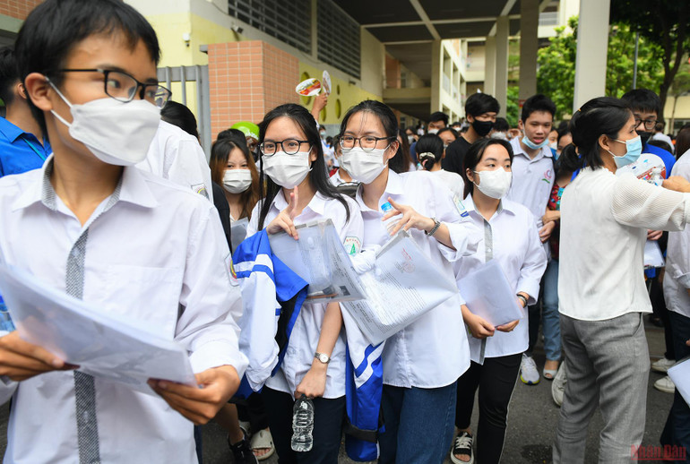 Thí sinh Hà Nội hoàn thành môn thi đầu tiên Ngữ văn -0