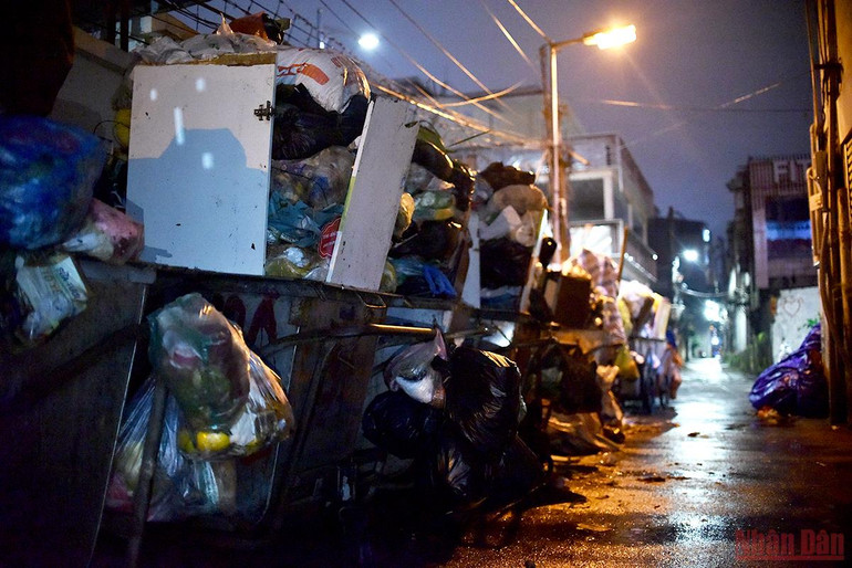 Hà Nội nỗ lực giải quyết tình trạng ùn ứ rác thải vài ngày qua -0