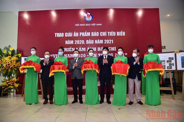 Báo Nhân Dân số đặc biệt đoạt giải Ấn phẩm báo chí tiêu biểu của Hội Nhà báo Việt Nam -0