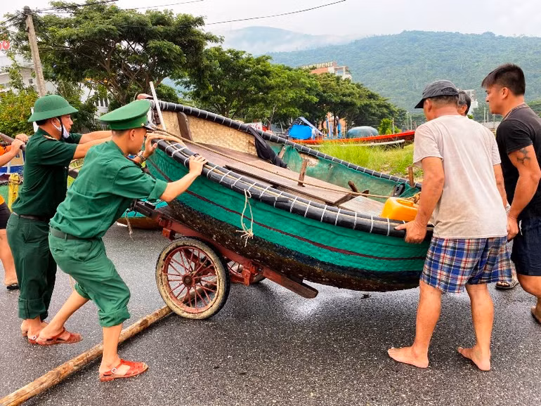 Học sinh Đà Nẵng nghỉ học tránh bão số 5 -0