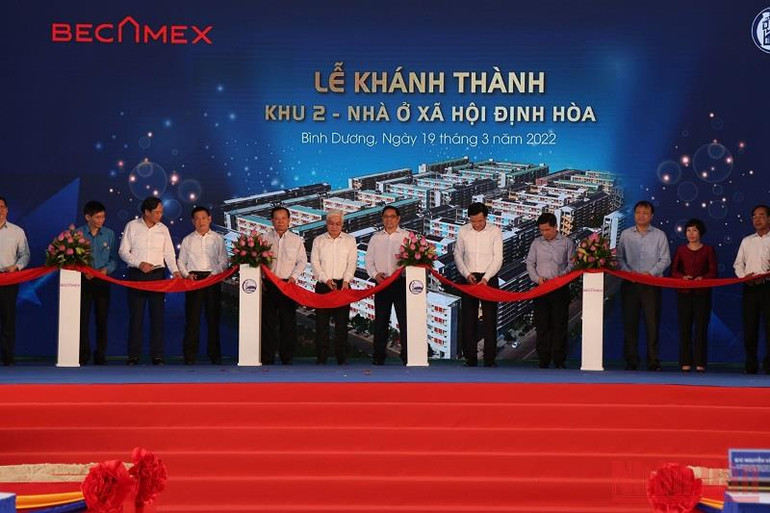 Thủ tướng dự lễ khởi công VSIP III, khánh thành và động thổ dự án nhà ở xã hội Becamex tại Bình Dương -0