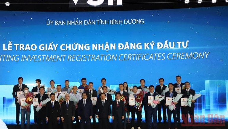 Thủ tướng dự lễ khởi công VSIP III, khánh thành và động thổ dự án nhà ở xã hội Becamex tại Bình Dương -0