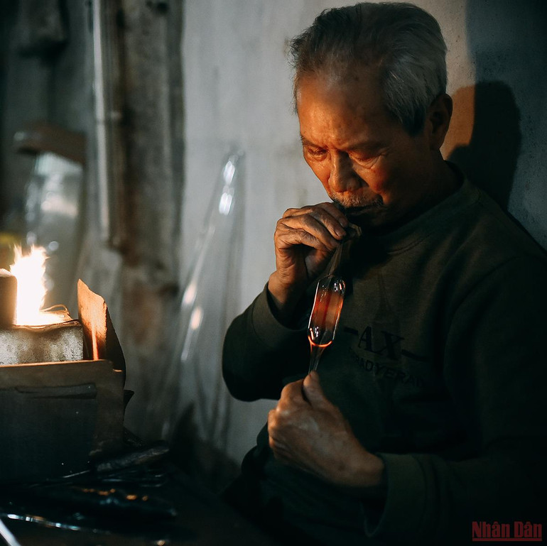 Chuyện người thợ "bán hơi" bên bễ đỏ lửa ảnh 5 ABC -0