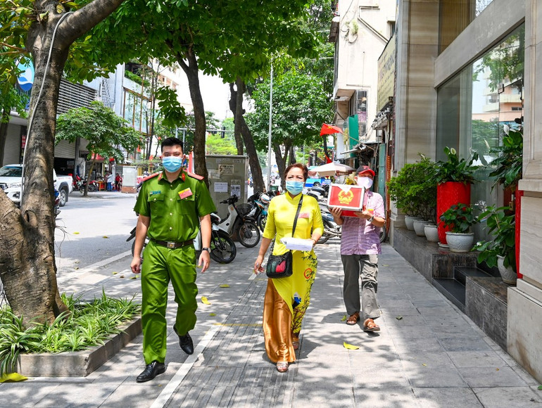 Hòm phiếu lưu động phục vụ cử tri ngày bầu cử -0