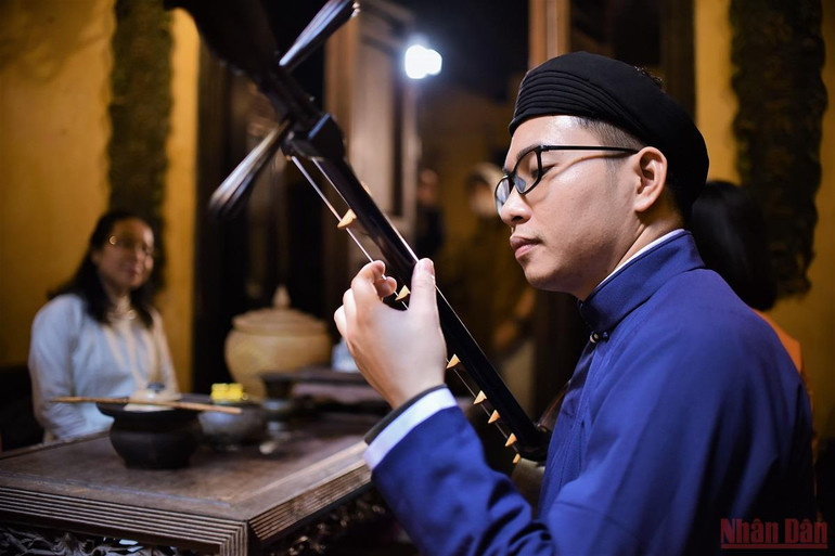 Áo ngũ thân trong đời sống giới trẻ -0