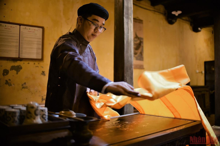 Áo ngũ thân trong đời sống giới trẻ -0