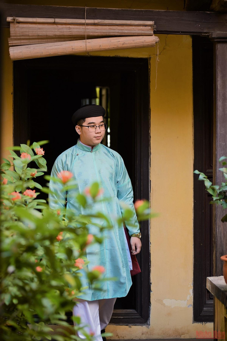 Áo ngũ thân trong đời sống giới trẻ -0