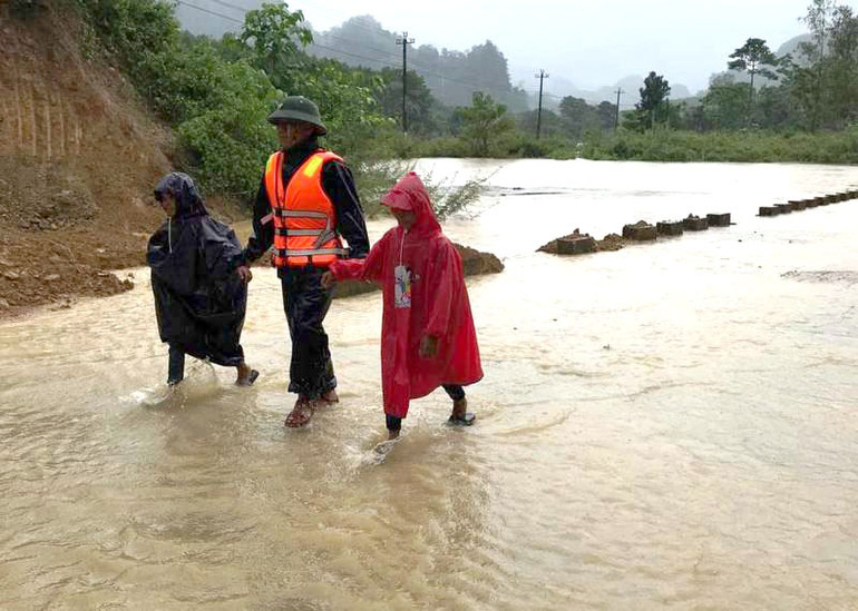 Mưa lũ chia cắt nhiều nơi ở huyện Minh Hóa, Quảng Bình -0