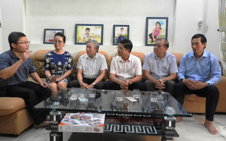 Kiểm tra công tác ghi chỉ số, lập hóa đơn tiền điện tại miền trung -0