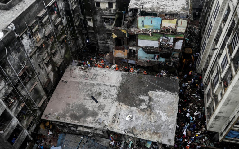 Sập chung cư ba tầng tại Ấn Độ, hàng chục người thương vong -0