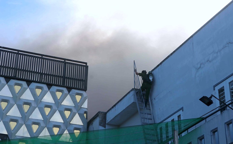 Cháy lớn tại một quán bar ở Cà Mau -2