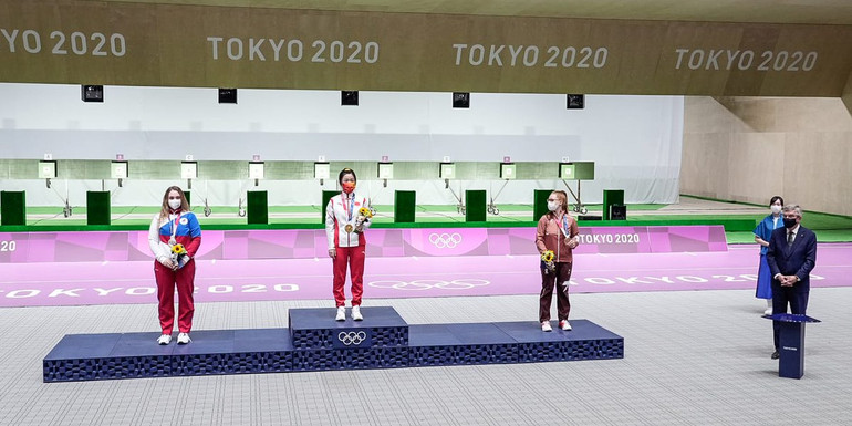 Xạ thủ Trung Quốc giành huy chương vàng đầu tiên của Olympic Tokyo 2020 -0