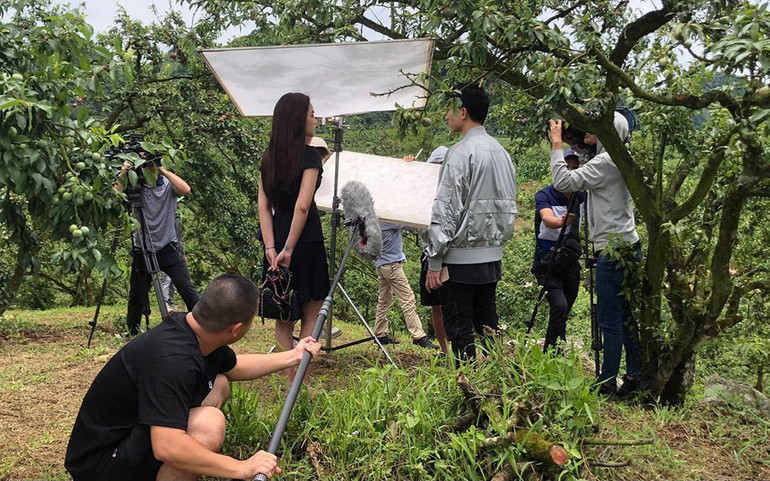 Nhọc nhằn làm phim dưới trời 40 độ -0