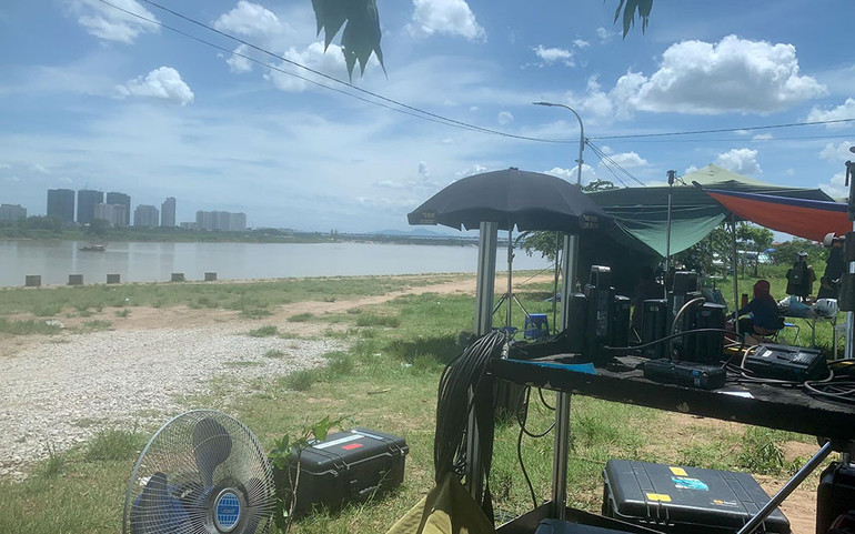 Nhọc nhằn làm phim dưới trời 40 độ -0