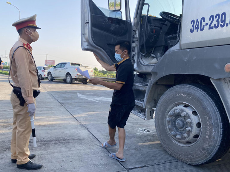 Test nhanh Covid-19 tại 22 chốt kiểm soát dịch của Hà Nội -0