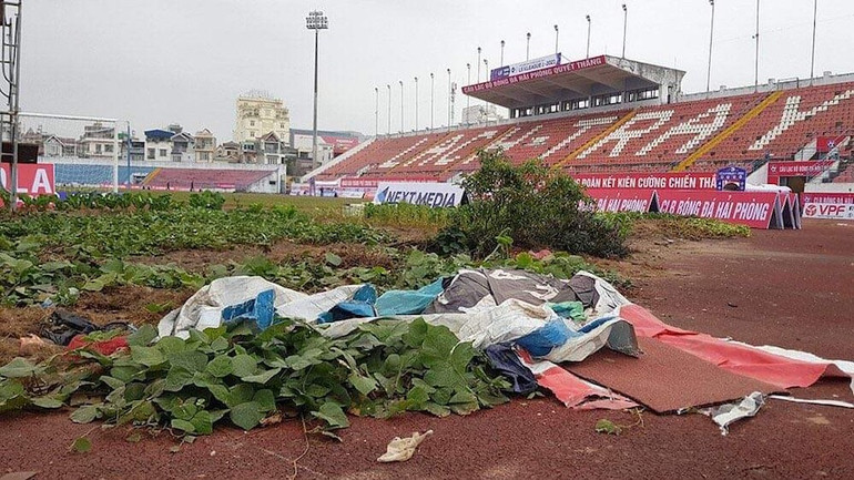 Chất lượng mặt sân ở V-League: Câu chuyện còn đau đáu -0