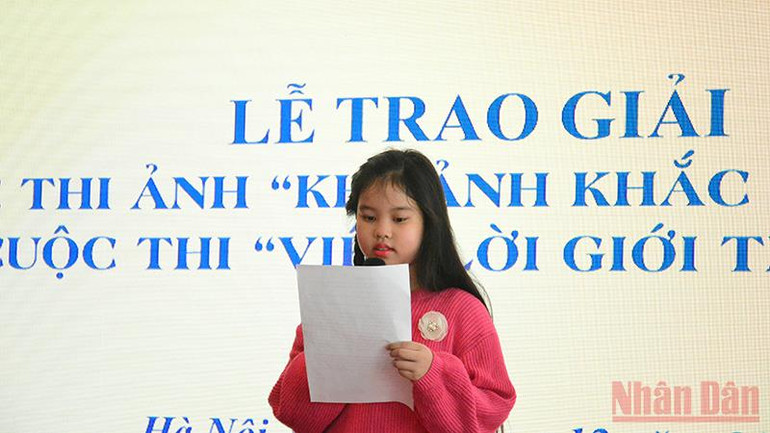 Trao các giải thưởng đạt giải trong 2 cuộc thi về sách -2