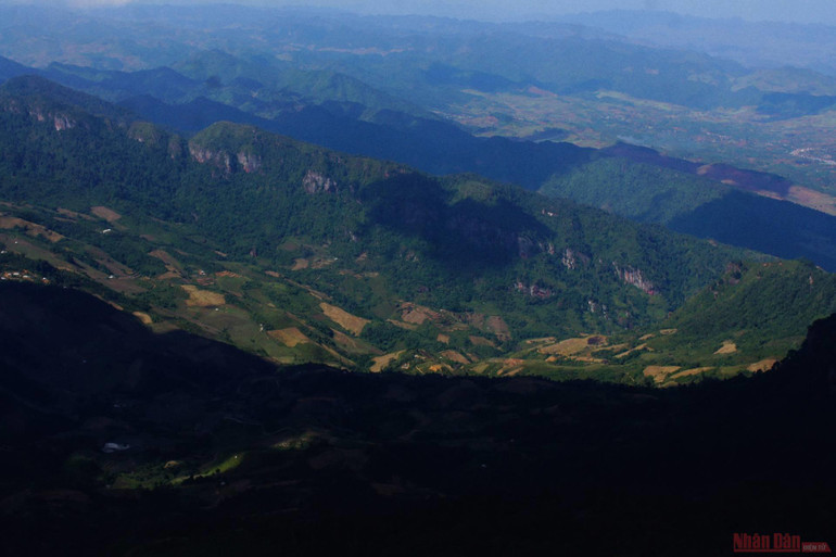 Theo dấu chân đoàn quân Tây Tiến, chinh phục đỉnh Pha Luông mùa lá phong -0