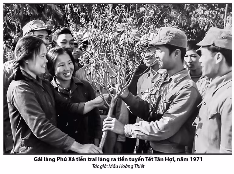 Những khoảnh khắc hào hùng của tuổi trẻ Việt Nam thời binh lửa -0