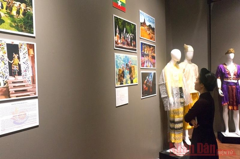 Sắc màu văn hóa đa dạng trong trang phục truyền thống ASEAN -0