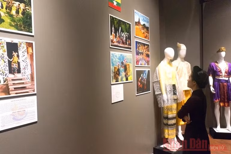 Sắc màu văn hóa đa dạng trong trang phục truyền thống ASEAN -0