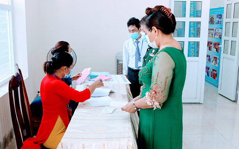 Cử tri huyện đảo Bạch Long Vĩ bầu cử sớm ảnh 2 Cử tri huyện đảo Bạch Long Vĩ bầu cử sớm -0