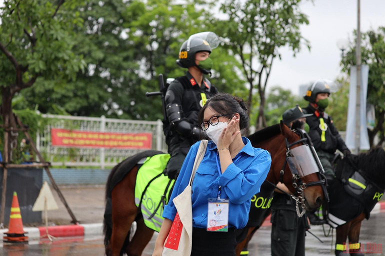 Cận cảnh dàn kỵ binh làm nhiệm vụ tại sân vận động Mỹ Đình -0