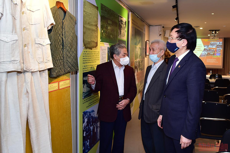 Trưng bày chuyên đề “Một đội ngũ cách mạng, một sứ mệnh vẻ vang” -1