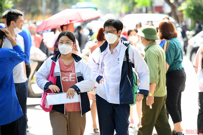 Hà Nội: Thí sinh làm thủ tục dự thi vào lớp 10 THPT công lập -0