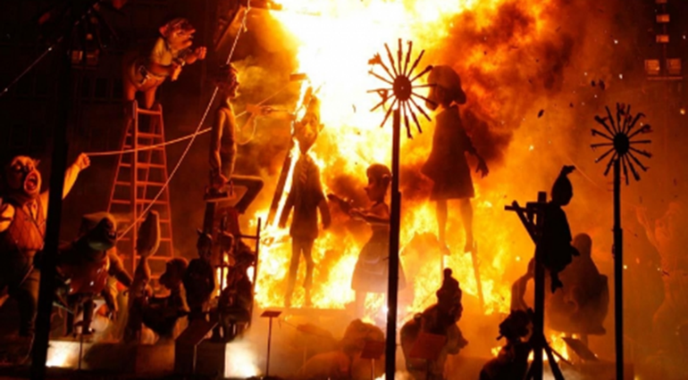 Độc đáo lễ hội lửa và hình nộm “Las Fallas” tại Valencia, Tây Ban Nha -0