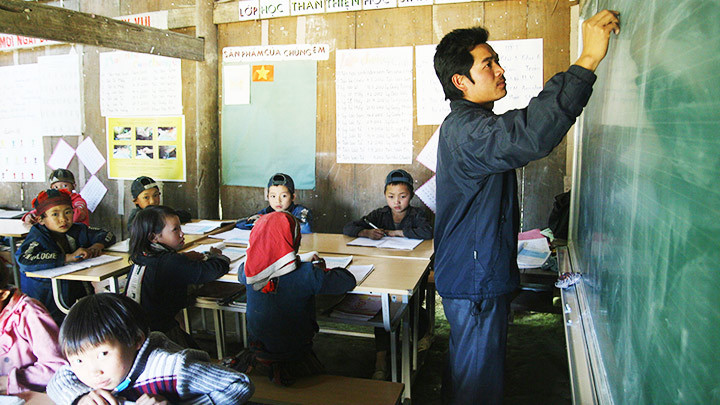 Thiếu giáo viên đứng lớp là tình trạng chung của nhiều địa phương. Ảnh: LÊ MINH “Ăn đong” vì thiếu giáo viên -0