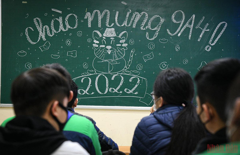  Học sinh từ khối lớp 7 tới 12 của thành phố Hà Nội chính thức trở lại trường học trực tiếp -0