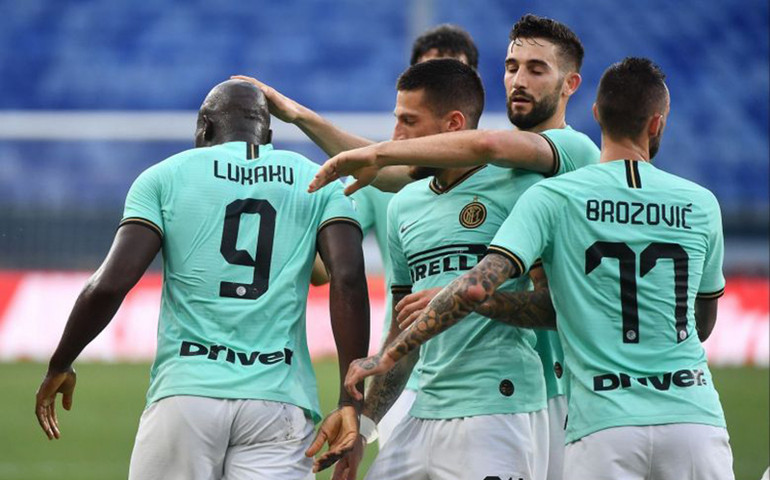 Đại thắng Genoa 3-0, Inter Milan gia tăng áp lực lên Juventus -0