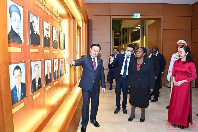 Chủ tịch Quốc hội Vương Đình Huệ đón, hội đàm với Chủ tịch Quốc hội Esperanca Laurinda Francisco Nhiuane Bias -0