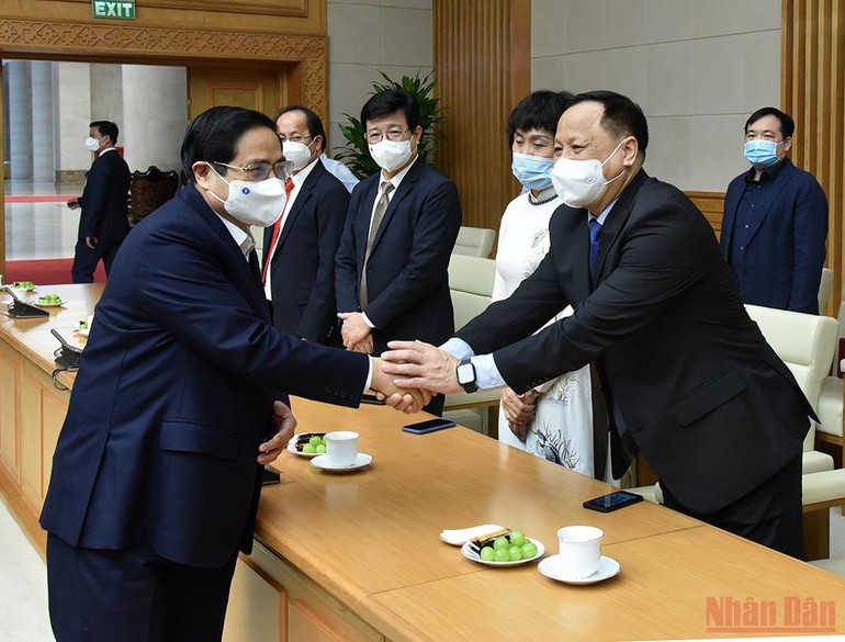 Thủ tướng gặp mặt các y bác sĩ tuyến đầu chống dịch -0