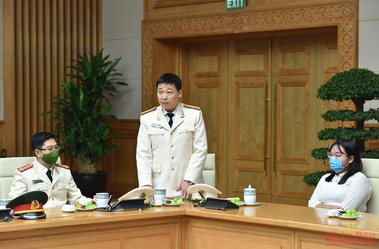 Thủ tướng gặp mặt các y bác sĩ tuyến đầu chống dịch -0