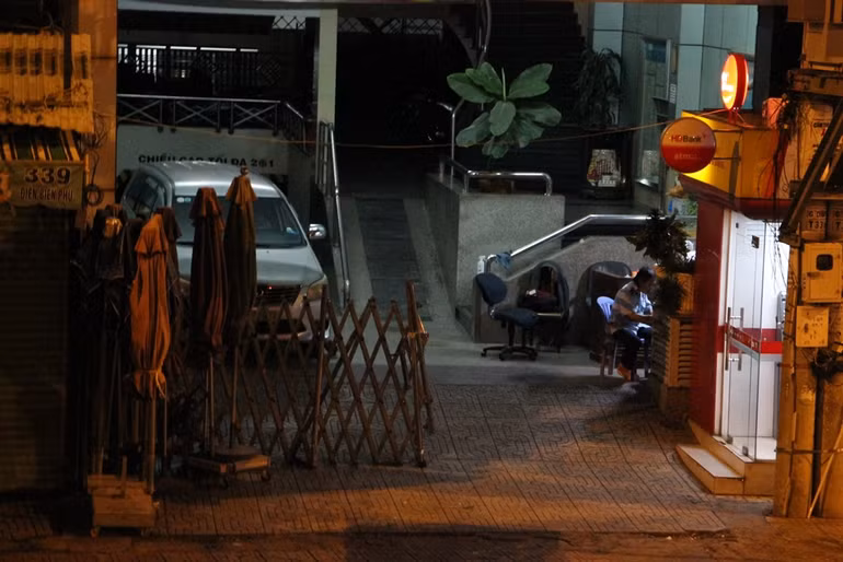 Người dân chấp hành nghiêm quy định hạn chế ra đường sau 18 giờ -0