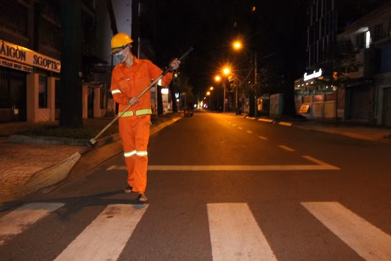 Người dân chấp hành nghiêm quy định hạn chế ra đường sau 18 giờ -0