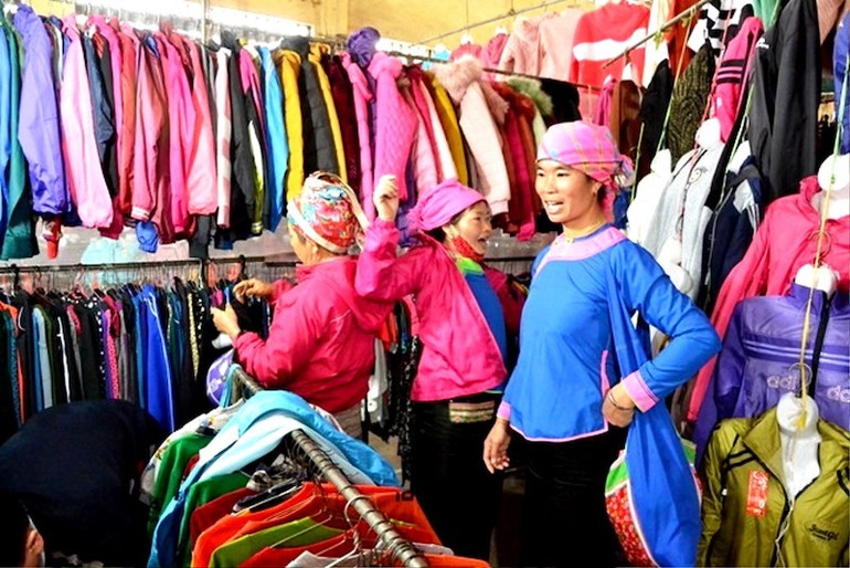 Đông vui chợ phiên vùng cao ngày Tết -0