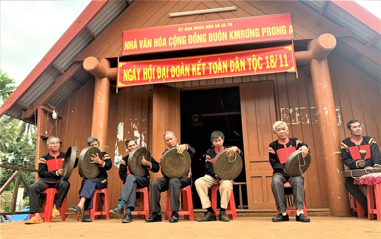 Buôn làng vui Ngày hội lớn -0