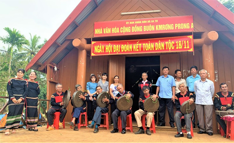 Buôn làng vui Ngày hội lớn -0