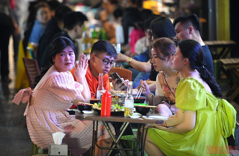 Hà Nội chính thức bỏ quy định quán ăn được mở cửa đến 21 giờ -0