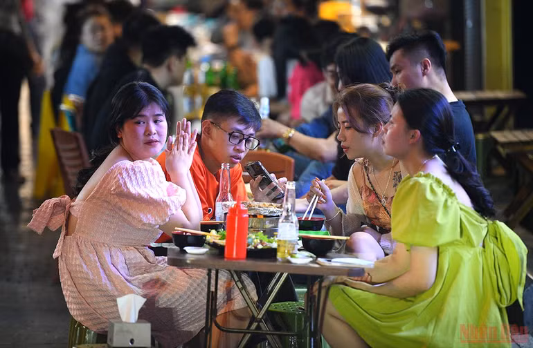 Hà Nội chính thức bỏ quy định quán ăn được mở cửa đến 21 giờ -0