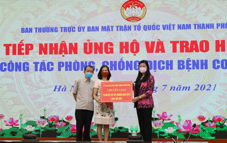 Hà Nội tiếp nhận 100 bộ nghìn bộ test nhanh Covid-19 “made in Vietnam” -0