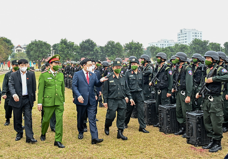 Chủ tịch Quốc hội Vương Đình Huệ thăm, chúc Tết lực lượng vũ trang tại Hà Nội -3