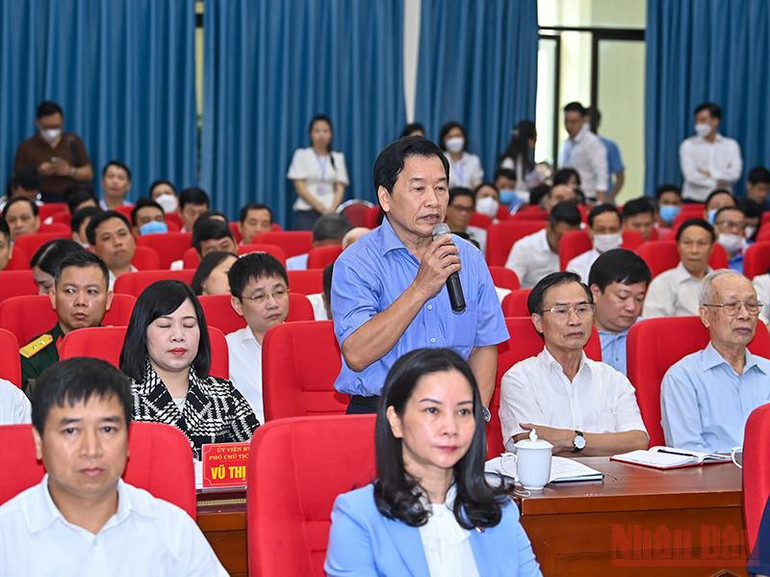 Chủ tịch Quốc hội Vương Đình Huệ tiếp xúc cử tri tại thành phố Hải Phòng -0