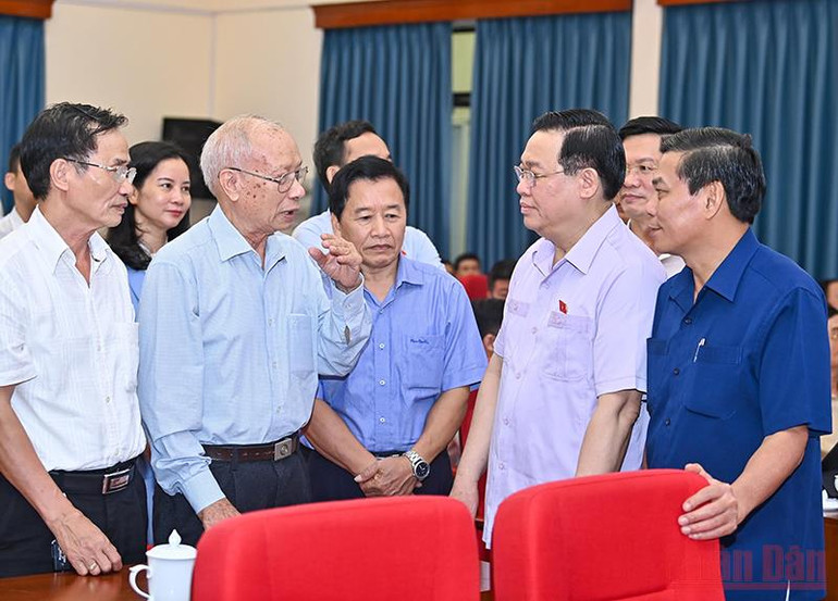 Chủ tịch Quốc hội Vương Đình Huệ tiếp xúc cử tri tại thành phố Hải Phòng -0