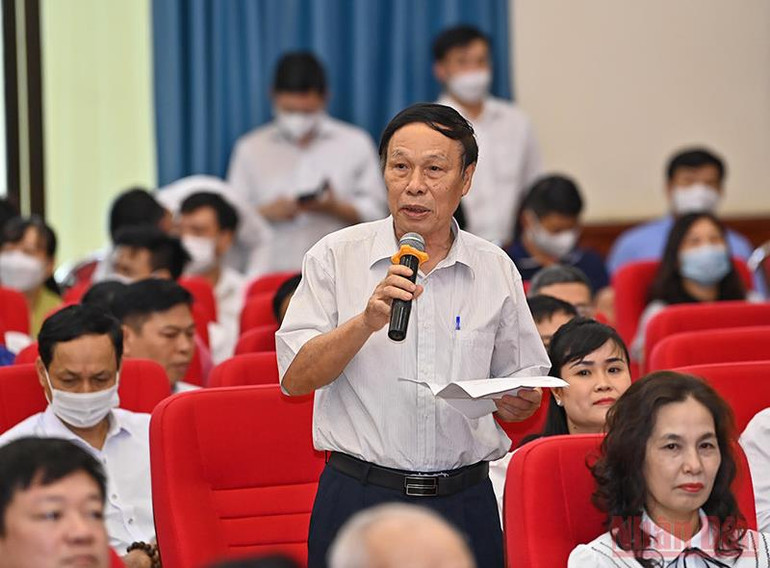 Chủ tịch Quốc hội Vương Đình Huệ tiếp xúc cử tri tại thành phố Hải Phòng -0