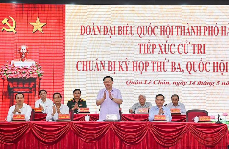 Chủ tịch Quốc hội Vương Đình Huệ tiếp xúc cử tri tại thành phố Hải Phòng -0